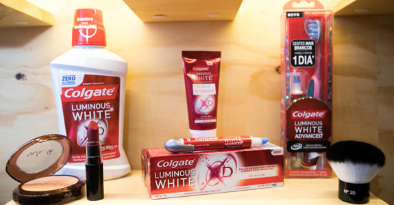 Colgate Incrementa Linha Luminous White Meio Mensagem