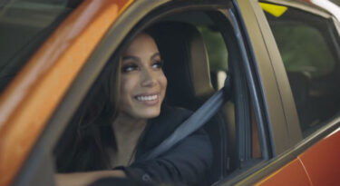 McDonald’s e Anitta unem-se em campanha de Renault