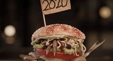 Burger King cria sanduíche com sabor de 2020