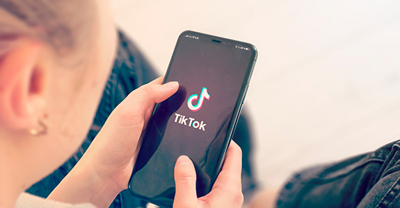Podcast: 80% dos usuários do TikTok no Brasil dizem que confiam e