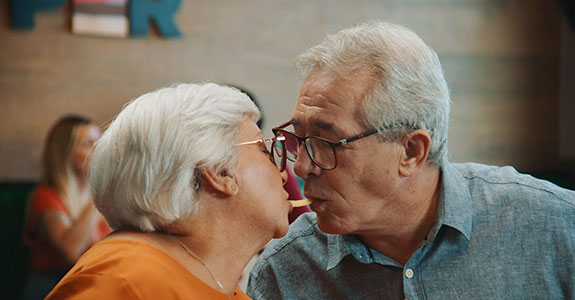 Burger King comemora 70 anos celebrando o amor entre casais (Crédito: Divulgação)