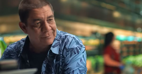 Zeca Pagodinho é um dos protagonistas da campanha de rebrand da Elo (Crédito: Reprodução)