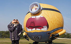 Inflável gigante dos Minions pode ser visto pelos visitantes do Parque durante ação da Universal Pictures (Crédito: Divulgação)