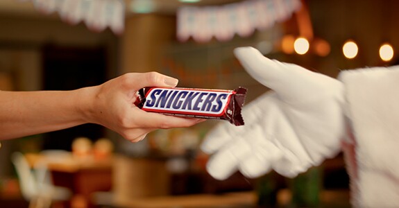 Campanha criada pela Adlook e EssenceMediacom para Snickers aumentou o share of voice da marca na Páscoa