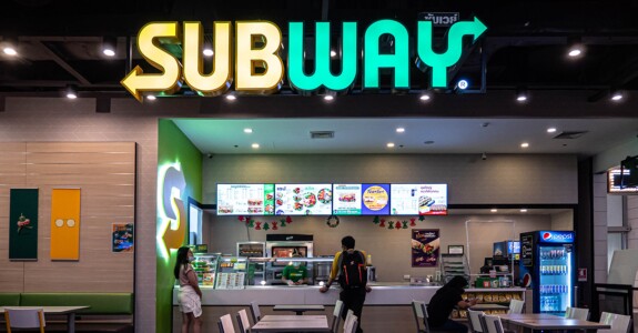 Após anunciar a recuperação judicial, a South Rock perdeu o controle de Subway e Starbucks para Zamp