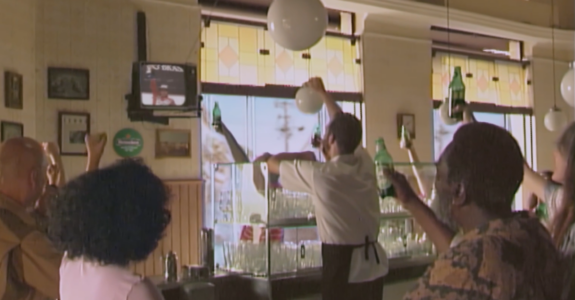 No filme "The Toast", criado pela Le Pub, a Heineken convida os brasileiros à brindar o legado de Ayrton Senna. De fato, a produção aborda a vitória do campeão de Fórmula 1 no ano de 1991, quando ele chegou ao final da corrida com o câmbio travado na sexta marcha. Além disso, a Heineken é uma das patrocinadoras oficiais do campeonato e do Grande Prêmio de Fórmula 1 de São Paulo.