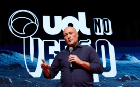 No palco do Maximídia, Paulo Samia, CEO do UOL, conta sobre novo canal, integração com NEOOH e CarnaUOl