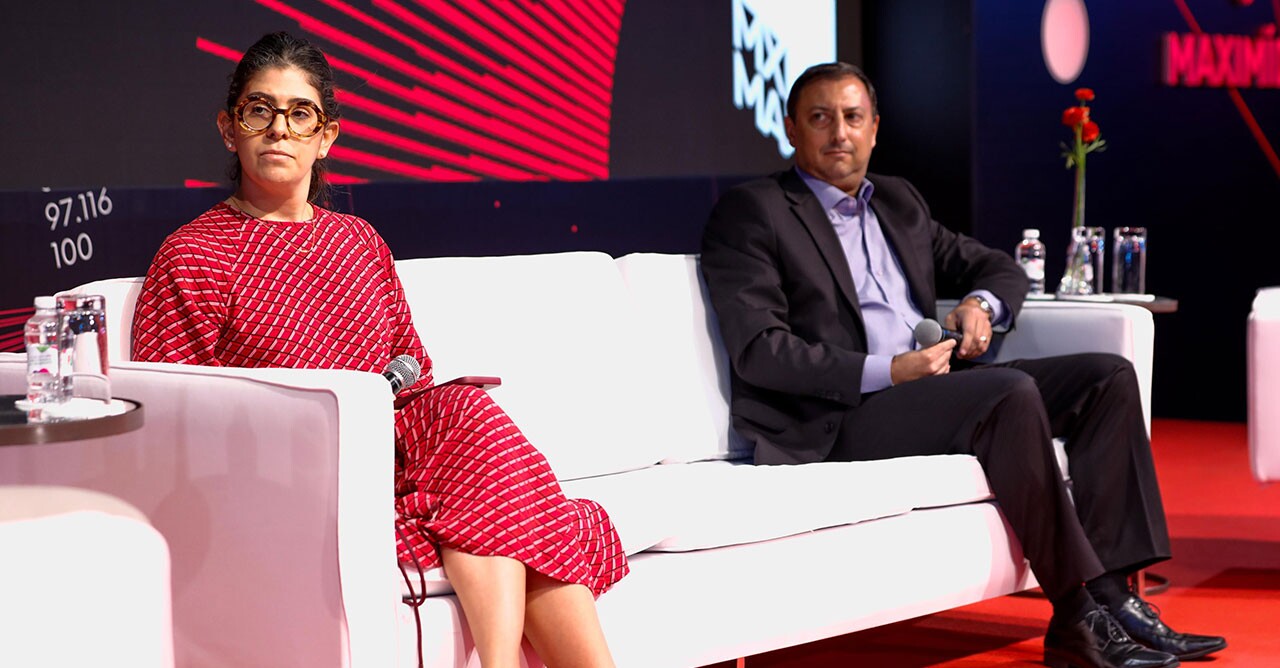 Daniela Carbinato, sócia da Bain & Company, e Silvio Campos, sócio da consultoria Tendências, debatem os caminhos da economia para 2025