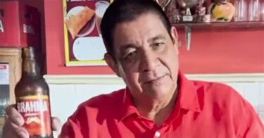 Zeca Pagodinho convida Bruno Mars a brindar com Brahma