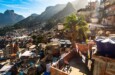 A relação das favelas e as marcas de material de construção