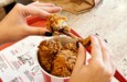 KFC presenteia clientes com ossinhos de frango premiados