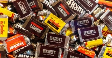 Mondeléz estuda comprar a fabricante de chocolates Hershey