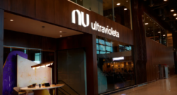 A aposta do Nubank no lounge VIP Ultravioleta em Guarulhos