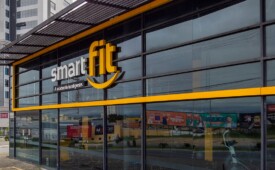 Smart Fit organiza pré-carnaval com corrida atrás de um trio elétrico